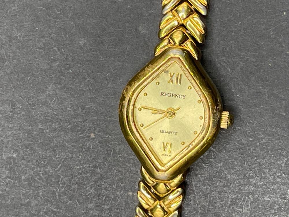 Vintage Regency Women 7119 Dress Gold Tone Bracelet Quartz Analog 0.72" Watch